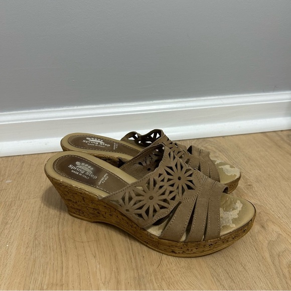 Spring Step Women’s Dora Beige Wedge Embroidered Leather Sandal Size 8.5 - Picture 3 of 8